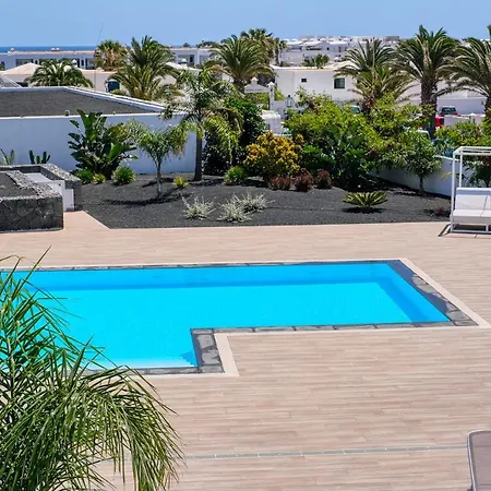 Luminosa Con Vista A La Piscina Сasa de vacaciones Costa Teguise